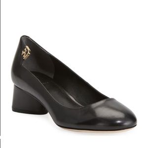 TORY BURCH “Elizabeth” 40mm black leather round toe pump Size 7 1/2